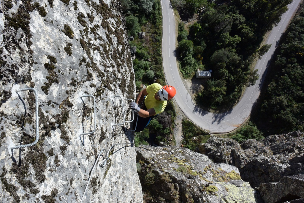 Escalada na Via Ferrata da Barragem Santa Luzia