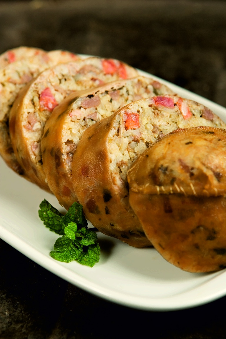 Maranho (Goat stomach filled with goat meat mixture)